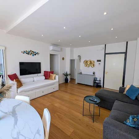 Convenient Family Apt With Private Parking Местре Екстер'єр фото