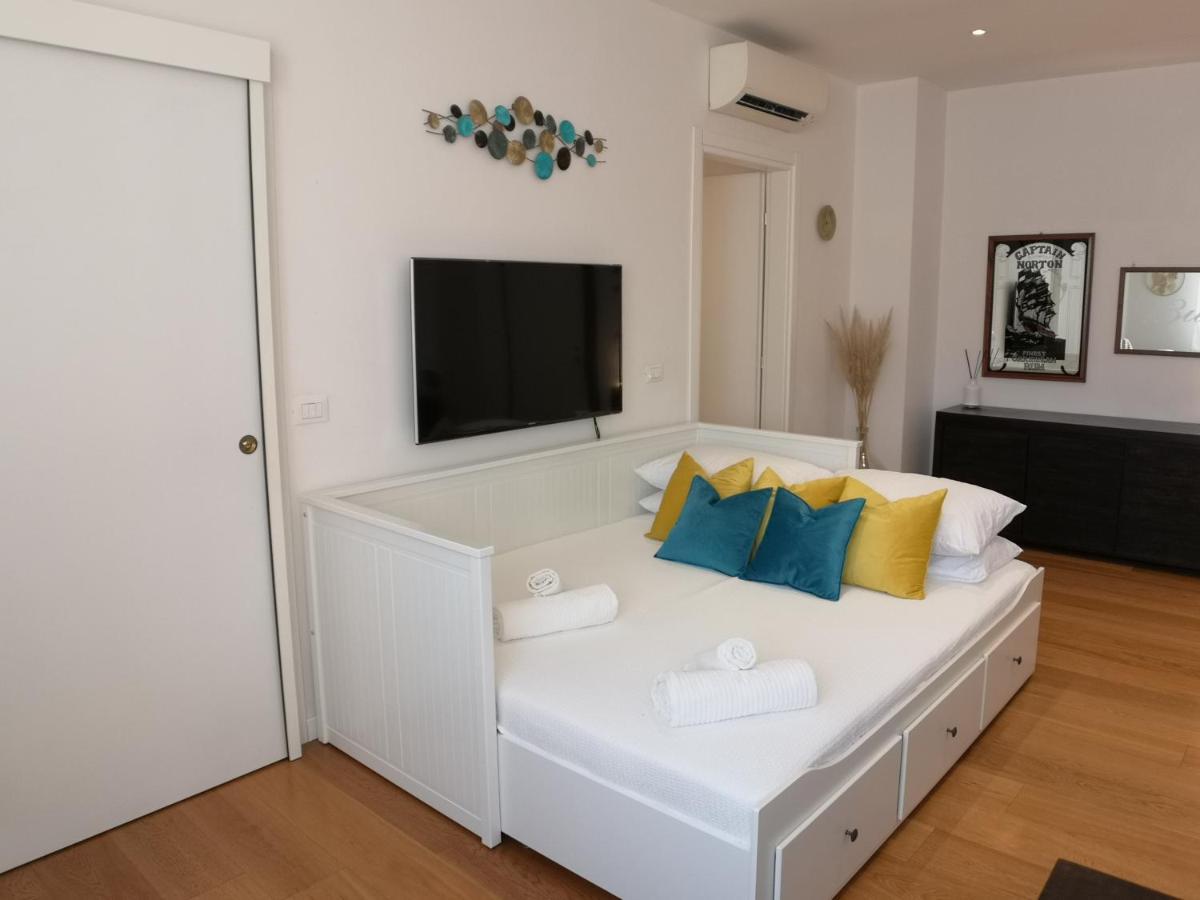 Convenient Family Apt With Private Parking Местре Екстер'єр фото