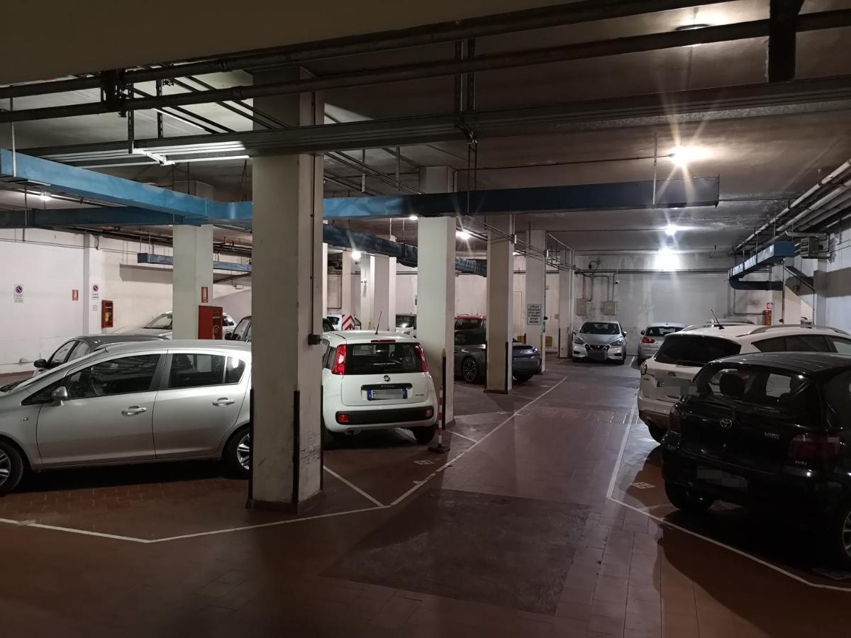 Convenient Family Apt With Private Parking Местре Екстер'єр фото