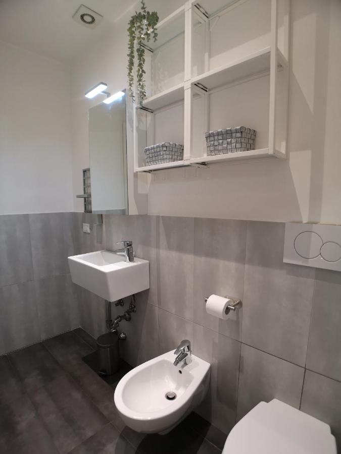 Convenient Family Apt With Private Parking Местре Екстер'єр фото