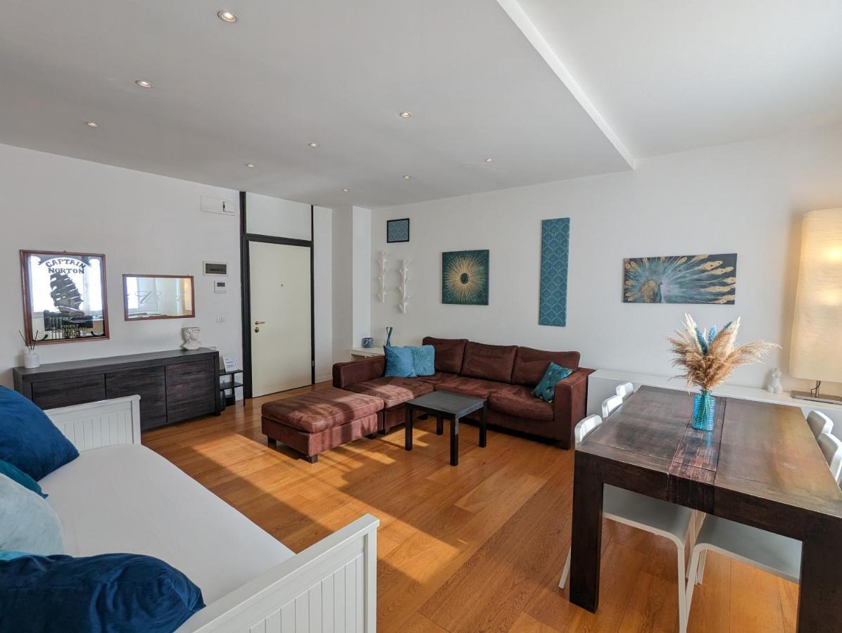 Convenient Family Apt With Private Parking Местре Екстер'єр фото