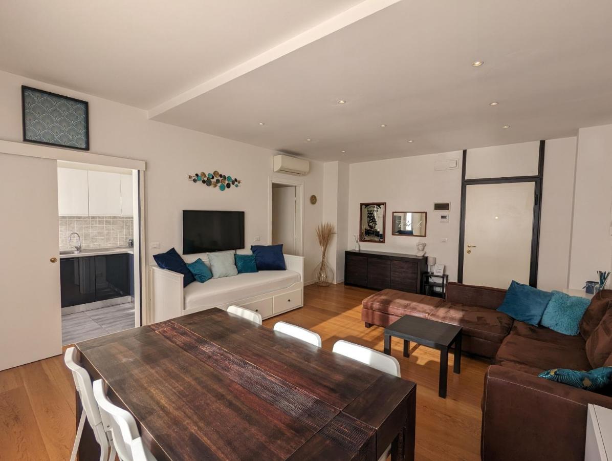 Convenient Family Apt With Private Parking Местре Екстер'єр фото