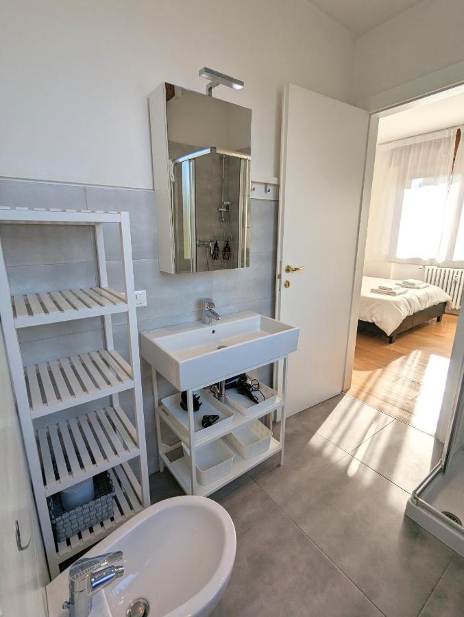 Convenient Family Apt With Private Parking Местре Екстер'єр фото