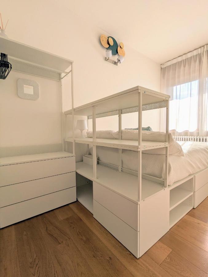 Convenient Family Apt With Private Parking Местре Екстер'єр фото