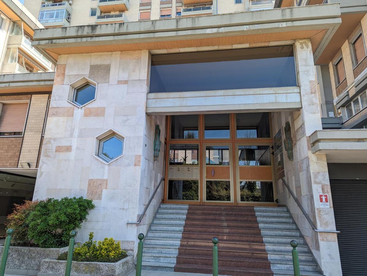 Convenient Family Apt With Private Parking Местре Екстер'єр фото
